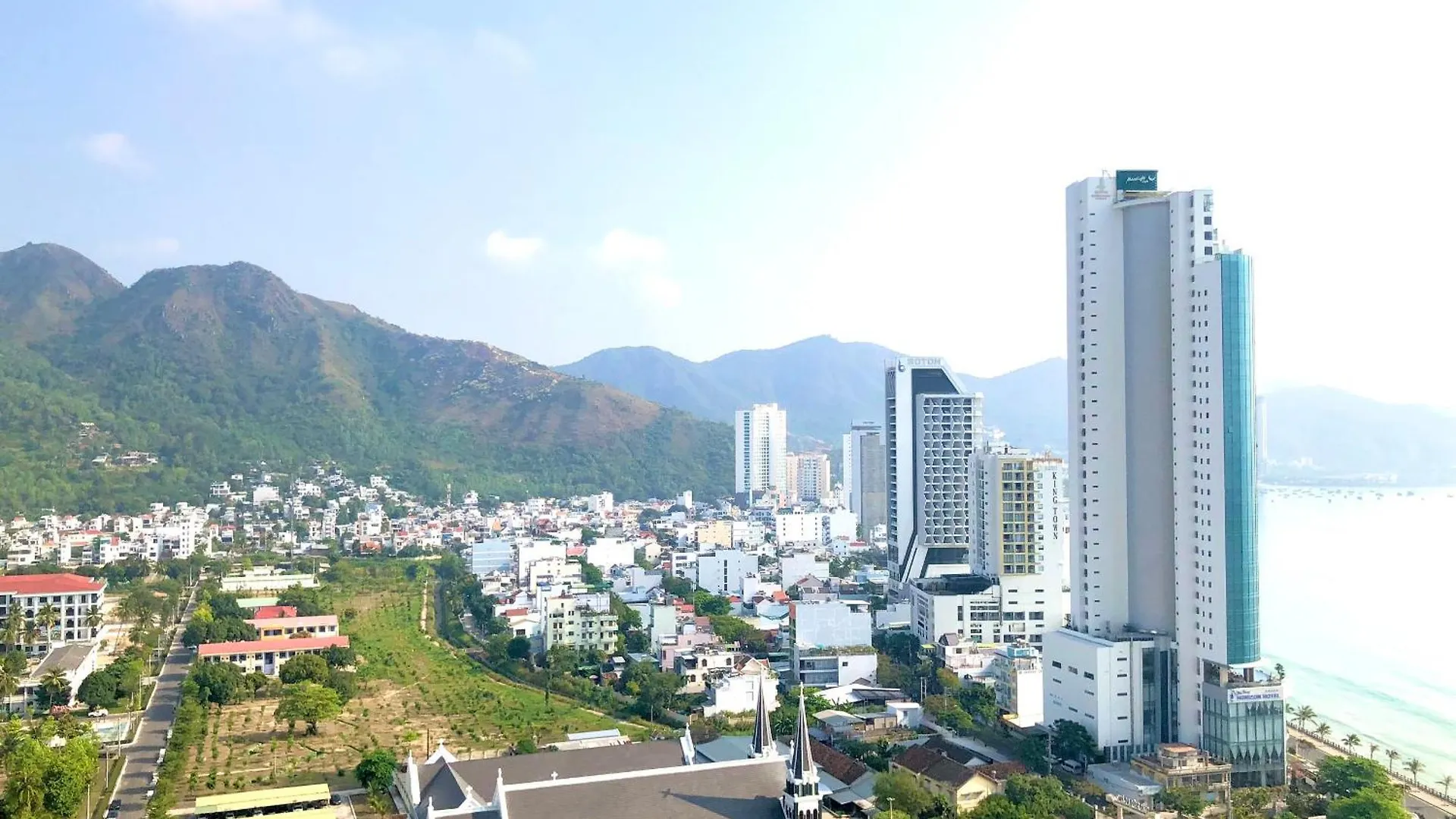 Апартаменты Scenia Bay Oceanfront By Housing Нячанг