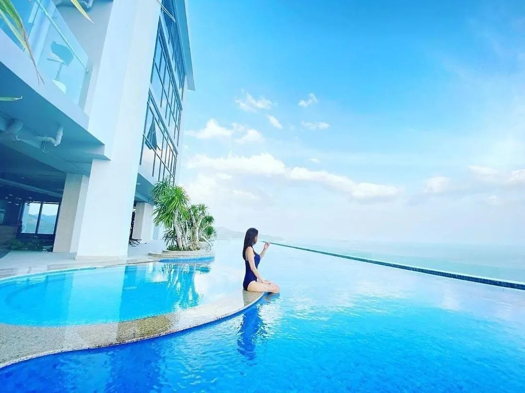 Апартаменты Scenia Bay Oceanfront By Housing Нячанг