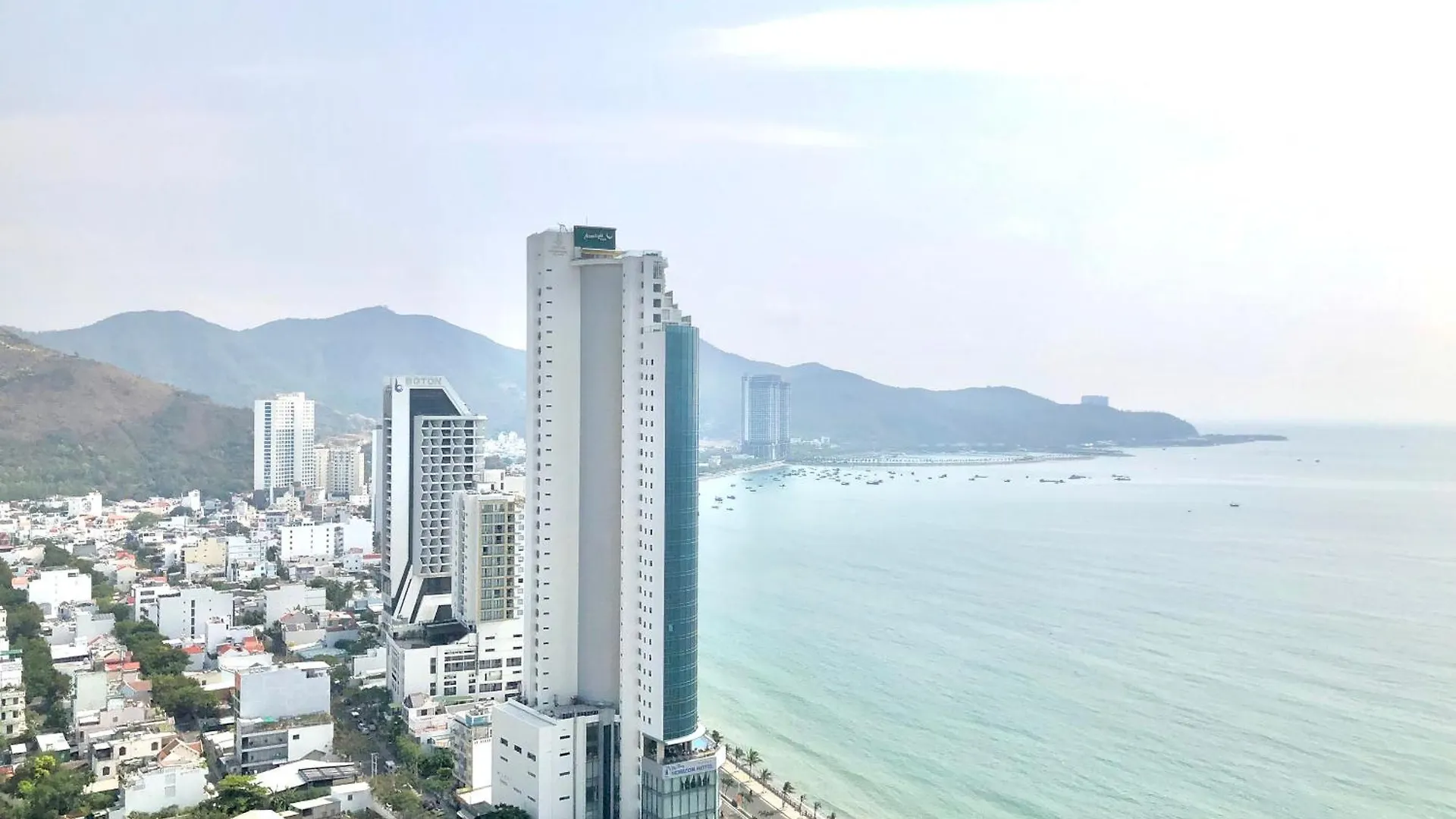 Апартаменты Scenia Bay Oceanfront By Housing Нячанг