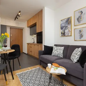 https://warsaw-praga-kokoryczki-studio-with-parking-by-renters.warsawhotelspoland.com