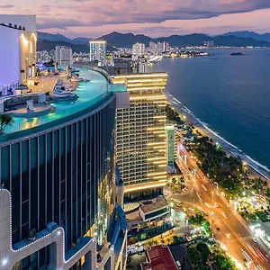 Panorama Beachfront Нячанг