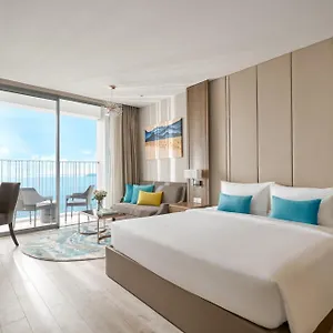 Oceanfront Нячанг